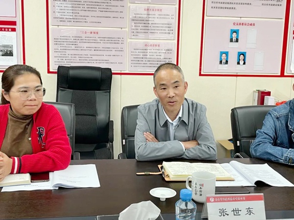 南昌市政公用集團宣傳部傅越華指導(dǎo)報告文學(xué)創(chuàng)作6002.jpg