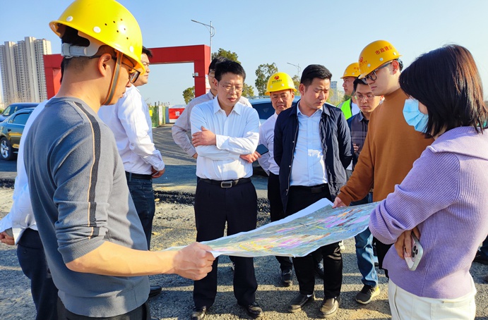 市政公用集團(tuán)劉順保到朱橋東路項(xiàng)目、昌東三路項(xiàng)目、秦坊安置房項(xiàng)目調(diào)研