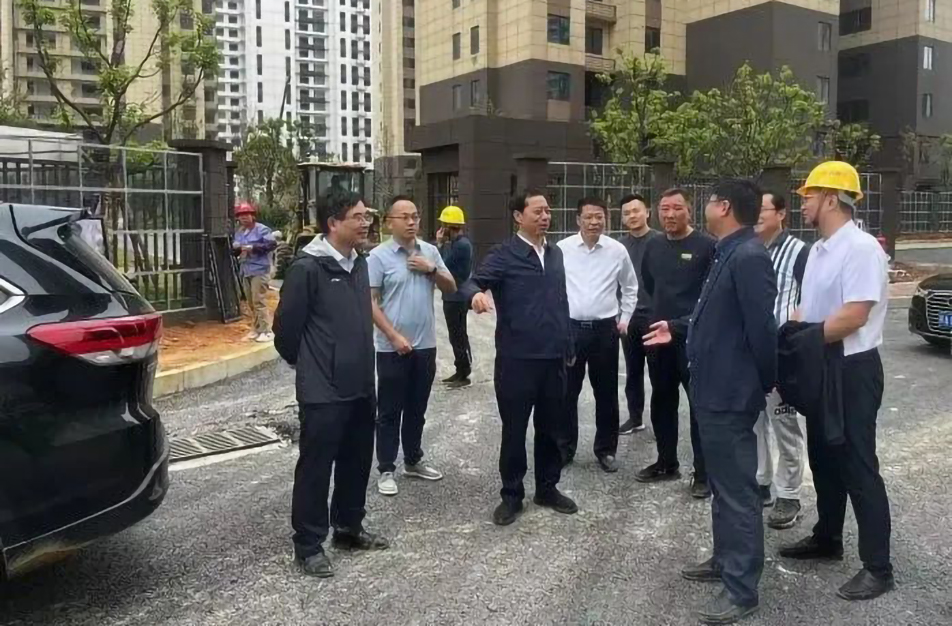 萬(wàn)義輝到秦坊安置房、杭州路項(xiàng)目調(diào)研