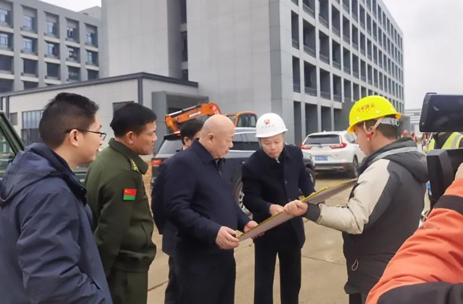 新建區(qū)人大常委會黨組書記、主任錢和平來到市政綠色建材科技產(chǎn)業(yè)園項目調(diào)研