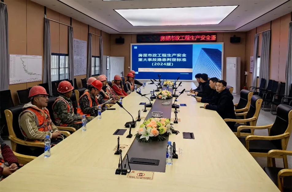 高處作業(yè)安全培訓(xùn)｜腳手架搭設(shè)、防墜落措施與事故警示教育