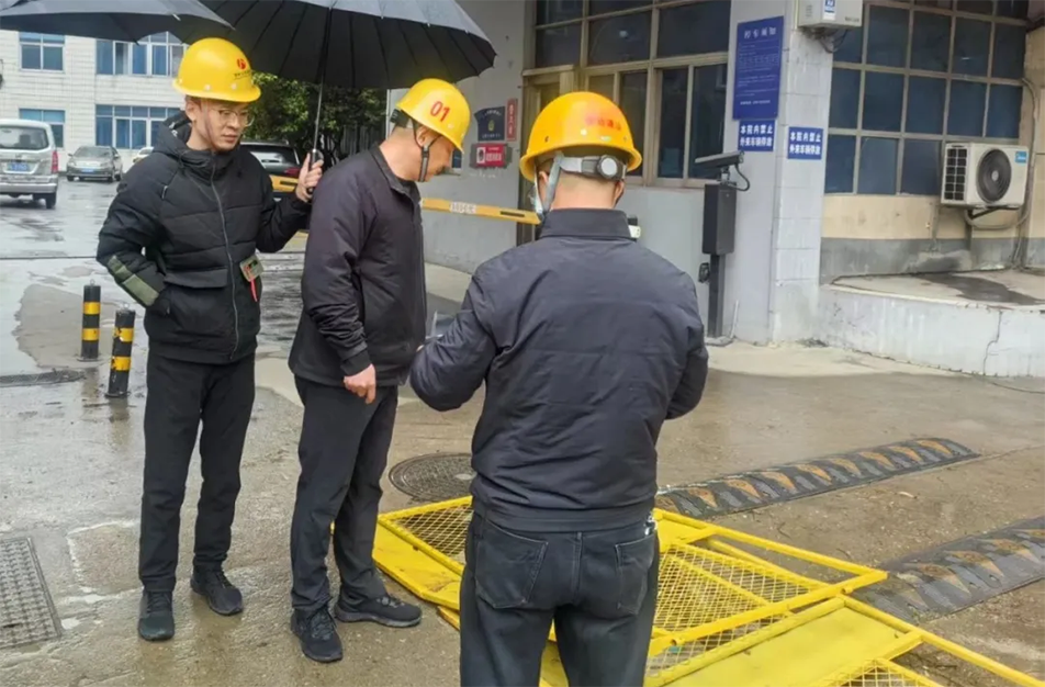 徐旭調(diào)研南昌縣小藍大道、青云譜污水接駁工程｜施工進度與安全文明管理