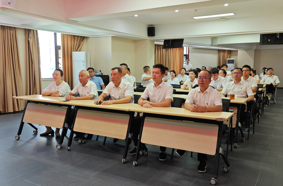 南昌市政建設(shè)集團(tuán)組織觀看抗戰(zhàn)勝利80周年閱兵儀式 激發(fā)干部職工愛國熱情