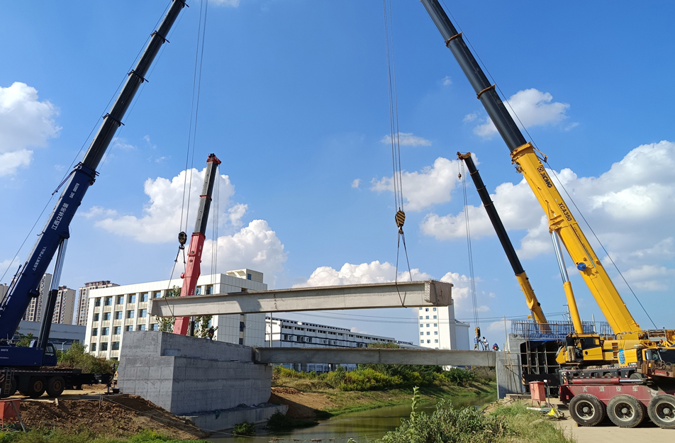 深南互通立交項(xiàng)目完成跨渠橋關(guān)鍵梁體吊裝 6片大型箱梁精準(zhǔn)安裝